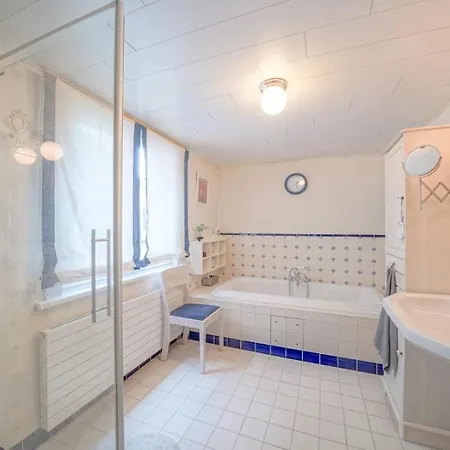 Huyze Elise Free Parking