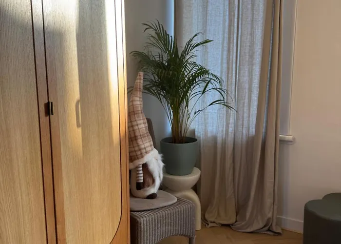 Huyze Elise Free Parking Homestay *